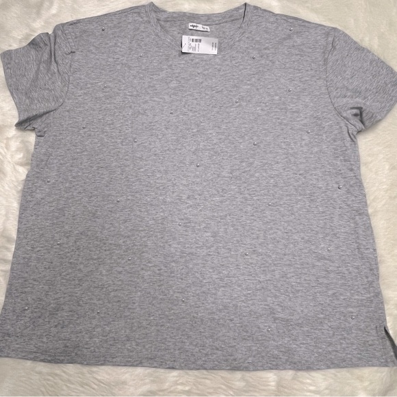 NWT Maurice’s gray t-shirt with sewn pearl details‎ - Picture 1 of 6